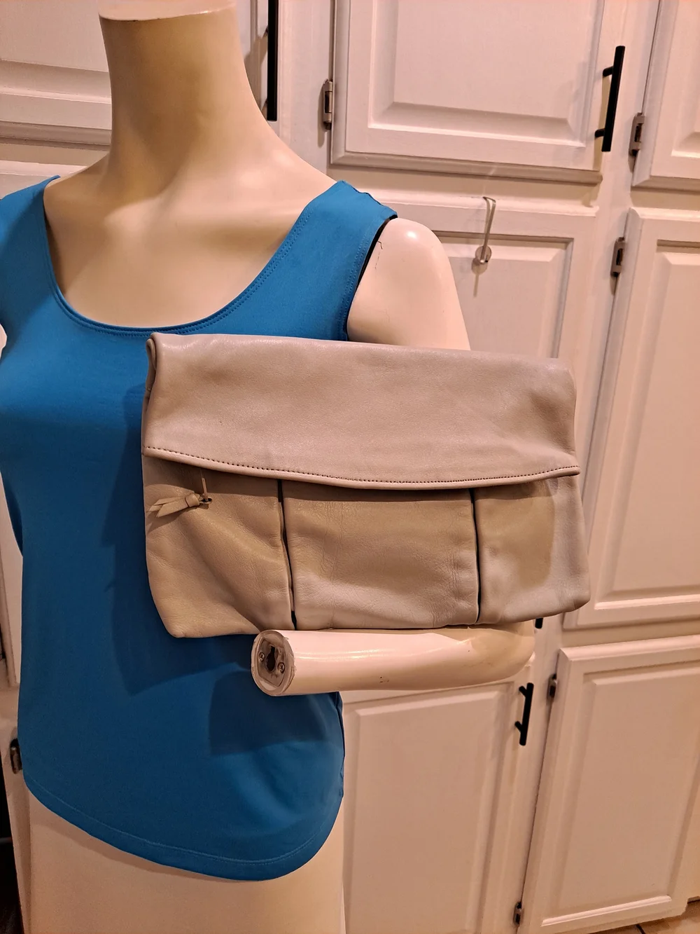 Vintage 80s Fold-Over Luxury Leather Pleated Clutch Light Gray Polished Classic